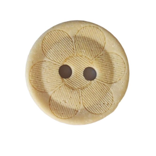 Hovedbilde Polyesterknapp 2 hulls lys beige med blomst matt ...