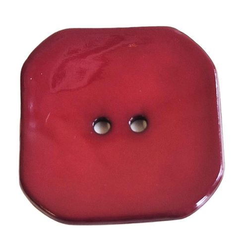 Kantet knapp polyester 40 mm vinrød