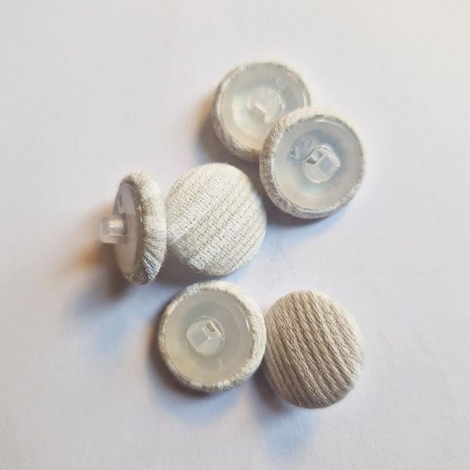 Hovedbilde Stofftrukket knapp 15 mm hvit beige