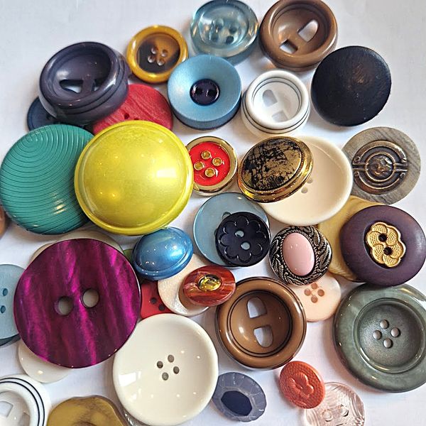 Hovedbilde TILBUD! Pose med assorterte knapper  200 gram